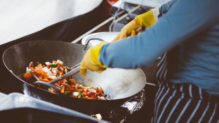 Cuire des épinards frais au wok : idée express pour les soirs pressés