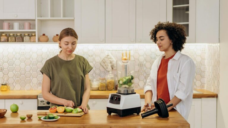 Mixeur ou mixeur plongeant : lequel s’adapte le mieux à vos besoins ?