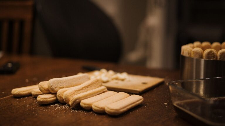 Recette de tiramisu : rôle des biscuits cuillère/boudoirs pour réussir