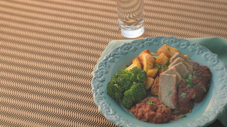 Associer légumes rôtis et purées au rôti de sanglier : conseils