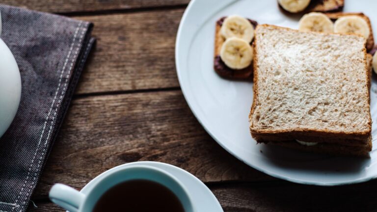 Manger des bananes le matin : bienfaits, inconvénients et conseils